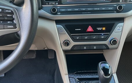 Hyundai Elantra VI рестайлинг, 2017 год, 1 375 000 рублей, 10 фотография