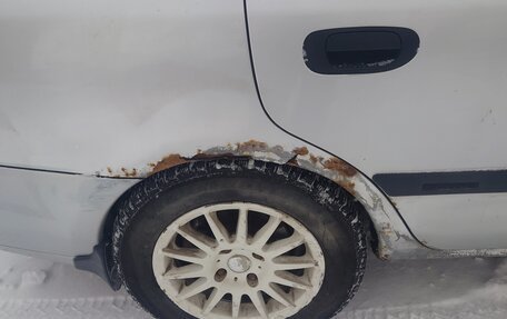 Mitsubishi Carisma I, 2003 год, 205 000 рублей, 3 фотография