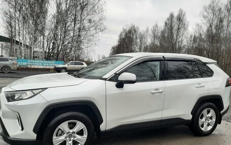 Toyota RAV4, 2021 год, 3 300 000 рублей, 2 фотография