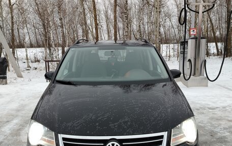 Volkswagen Touran III, 2007 год, 590 000 рублей, 1 фотография