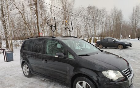 Volkswagen Touran III, 2007 год, 590 000 рублей, 2 фотография