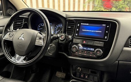 Mitsubishi Outlander III рестайлинг 3, 2018 год, 2 200 000 рублей, 14 фотография