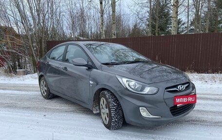 Hyundai Solaris II рестайлинг, 2011 год, 650 000 рублей, 3 фотография