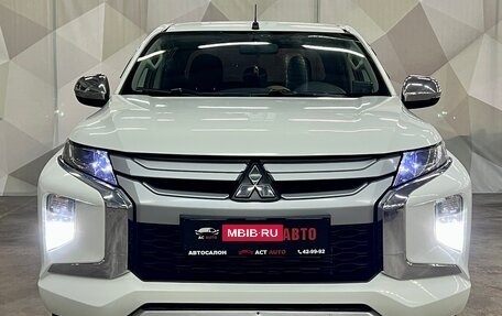 Mitsubishi L200 IV рестайлинг, 2021 год, 2 100 000 рублей, 2 фотография