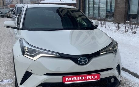 Toyota C-HR I рестайлинг, 2017 год, 2 190 000 рублей, 2 фотография