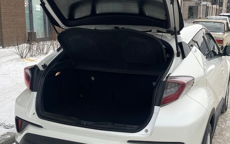 Toyota C-HR I рестайлинг, 2017 год, 2 190 000 рублей, 14 фотография