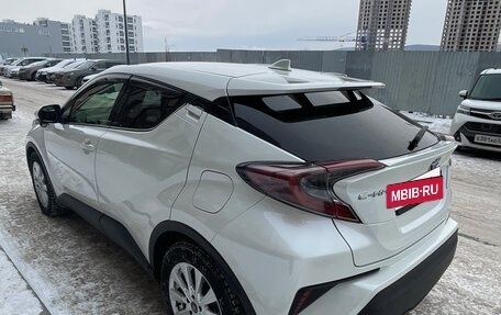 Toyota C-HR I рестайлинг, 2017 год, 2 190 000 рублей, 6 фотография