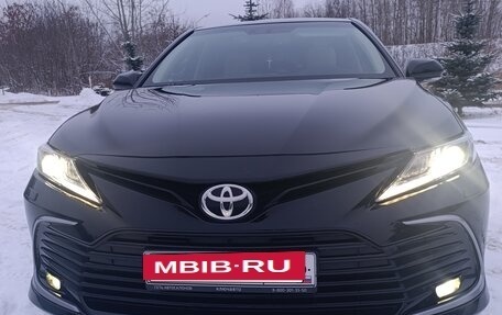 Toyota Camry, 2021 год, 3 500 000 рублей, 2 фотография