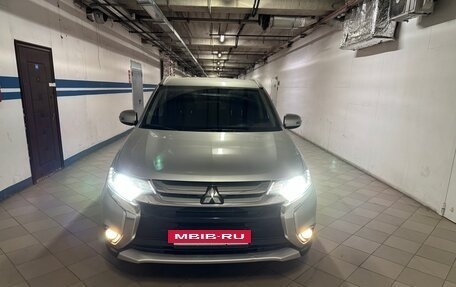 Mitsubishi Outlander III рестайлинг 3, 2018 год, 1 850 000 рублей, 9 фотография