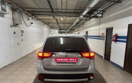 Mitsubishi Outlander III рестайлинг 3, 2018 год, 1 850 000 рублей, 6 фотография