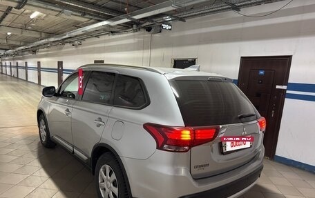 Mitsubishi Outlander III рестайлинг 3, 2018 год, 1 850 000 рублей, 7 фотография