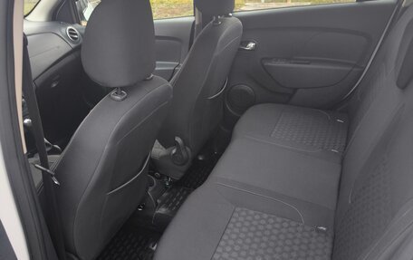 Renault Logan II, 2017 год, 780 000 рублей, 11 фотография