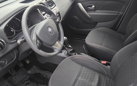 Renault Logan II, 2017 год, 780 000 рублей, 13 фотография