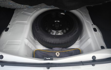 Renault Logan II, 2017 год, 780 000 рублей, 15 фотография