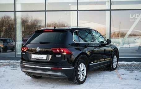 Volkswagen Tiguan II, 2017 год, 2 600 000 рублей, 2 фотография