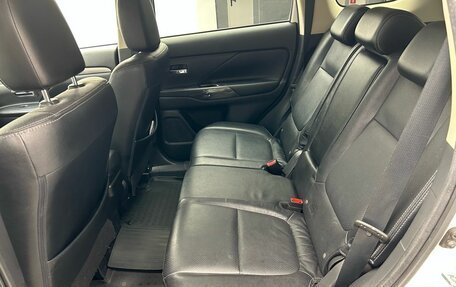 Mitsubishi Outlander III рестайлинг 3, 2014 год, 1 549 000 рублей, 12 фотография