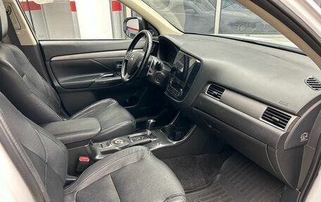 Mitsubishi Outlander III рестайлинг 3, 2014 год, 1 549 000 рублей, 11 фотография