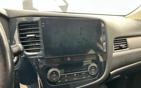 Mitsubishi Outlander III рестайлинг 3, 2014 год, 1 549 000 рублей, 13 фотография