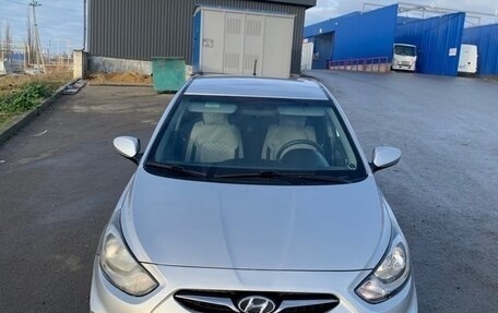 Hyundai Solaris II рестайлинг, 2014 год, 999 999 рублей, 1 фотография