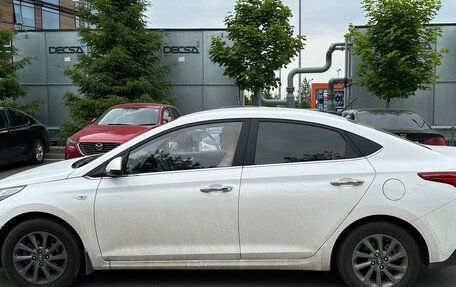 Hyundai Solaris II рестайлинг, 2022 год, 1 900 000 рублей, 2 фотография