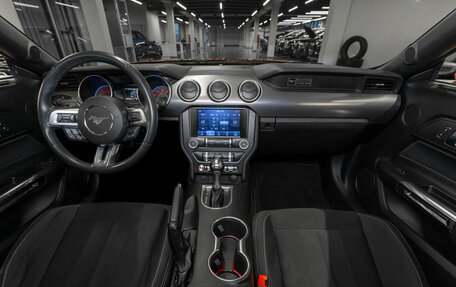 Ford Mustang VI рестайлинг, 2020 год, 4 700 000 рублей, 8 фотография