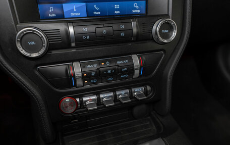 Ford Mustang VI рестайлинг, 2020 год, 4 700 000 рублей, 22 фотография