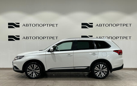 Mitsubishi Outlander III рестайлинг 3, 2019 год, 1 799 000 рублей, 4 фотография