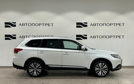 Mitsubishi Outlander III рестайлинг 3, 2019 год, 1 799 000 рублей, 8 фотография