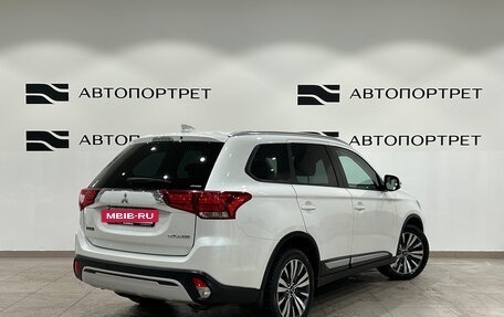 Mitsubishi Outlander III рестайлинг 3, 2019 год, 1 799 000 рублей, 7 фотография