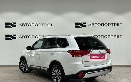 Mitsubishi Outlander III рестайлинг 3, 2019 год, 1 799 000 рублей, 5 фотография