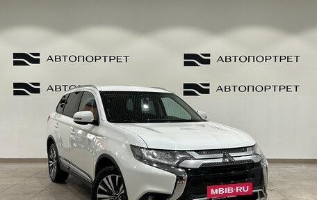 Mitsubishi Outlander III рестайлинг 3, 2019 год, 1 799 000 рублей, 9 фотография