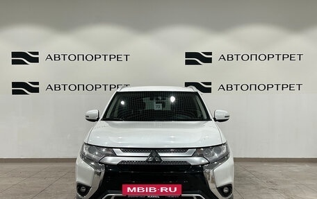Mitsubishi Outlander III рестайлинг 3, 2019 год, 1 799 000 рублей, 10 фотография