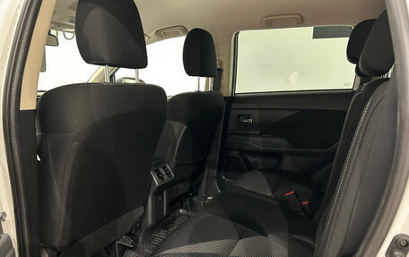 Mitsubishi Outlander III рестайлинг 3, 2019 год, 1 799 000 рублей, 13 фотография