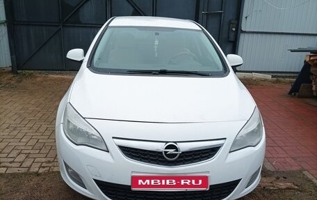 Opel Astra J, 2011 год, 550 000 рублей, 1 фотография