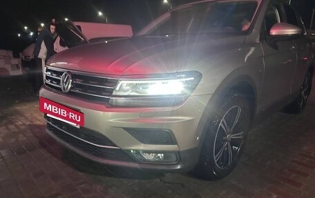 Volkswagen Tiguan II, 2017 год, 2 900 000 рублей, 21 фотография