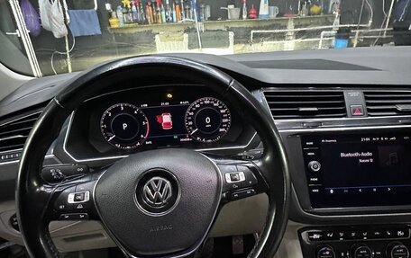 Volkswagen Tiguan II, 2017 год, 2 900 000 рублей, 24 фотография