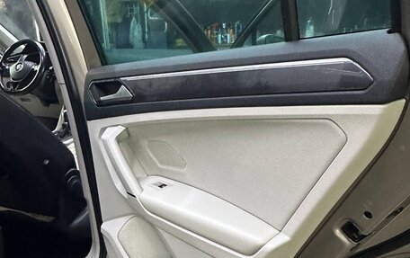 Volkswagen Tiguan II, 2017 год, 2 900 000 рублей, 28 фотография