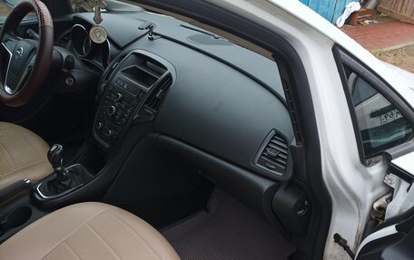 Opel Astra J, 2011 год, 550 000 рублей, 3 фотография