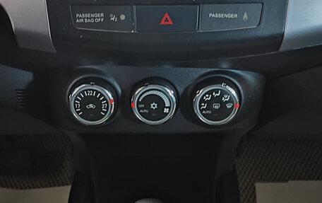 Mitsubishi Outlander III рестайлинг 3, 2011 год, 990 000 рублей, 13 фотография