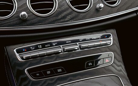 Mercedes-Benz E-Класс, 2021 год, 3 990 000 рублей, 14 фотография