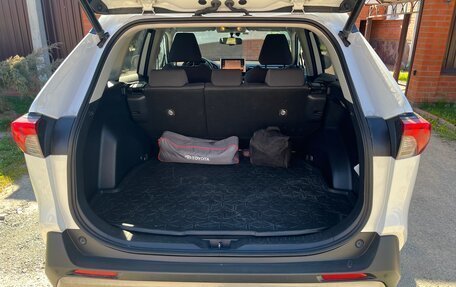 Toyota RAV4, 2019 год, 3 185 000 рублей, 9 фотография