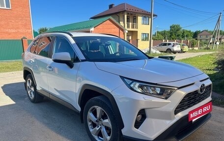 Toyota RAV4, 2019 год, 3 185 000 рублей, 2 фотография