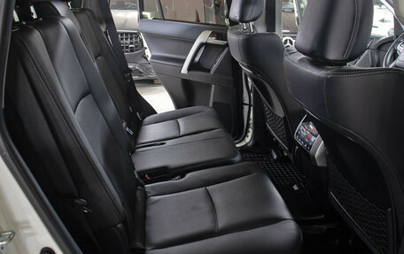 Toyota Land Cruiser Prado 150 рестайлинг 2, 2021 год, 9 998 000 рублей, 12 фотография