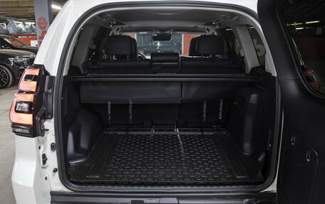 Toyota Land Cruiser Prado 150 рестайлинг 2, 2021 год, 9 998 000 рублей, 10 фотография