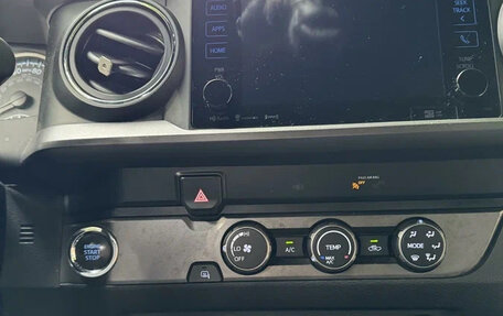 Toyota Tacoma III, 2019 год, 4 900 000 рублей, 10 фотография