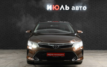 Toyota Camry, 2017 год, 1 890 000 рублей, 2 фотография