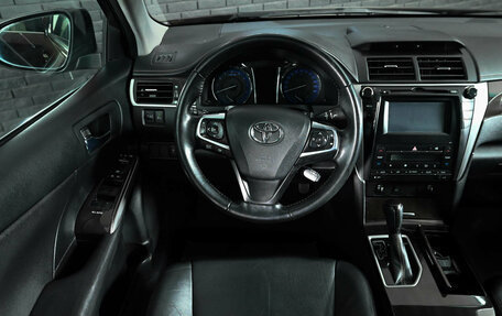 Toyota Camry, 2017 год, 1 890 000 рублей, 10 фотография