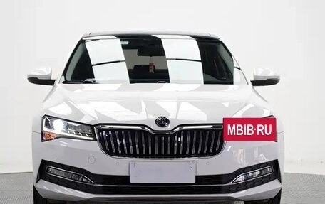 Skoda Superb III рестайлинг, 2021 год, 2 002 069 рублей, 2 фотография