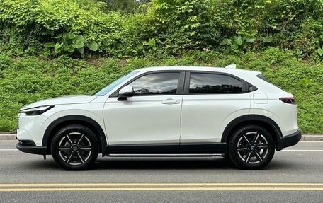 Honda Vezel, 2024 год, 2 400 000 рублей, 4 фотография