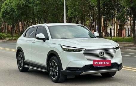 Honda Vezel, 2024 год, 2 400 000 рублей, 3 фотография